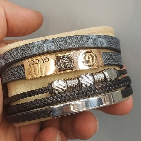 دستبند چرمی قفل و پلاک استیل مردانه طرح گوچی Gucci کیفیت چرم عالی تنوع طرح رنگ ثابت کد bn (پس کرایه)