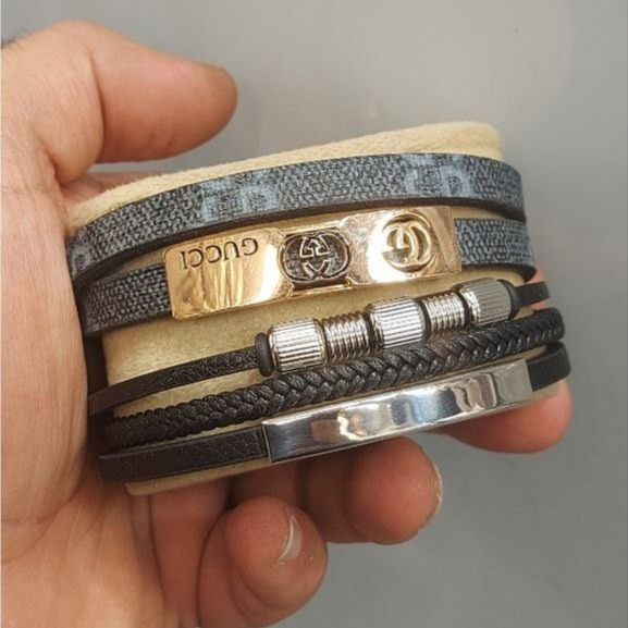 دستبند چرمی قفل و پلاک استیل مردانه طرح گوچی Gucci کیفیت چرم عالی تنوع طرح رنگ ثابت کد bn (پس کرایه)