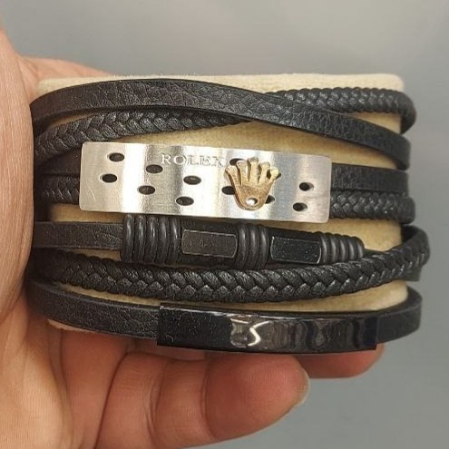 دستبند چرمی قفل و پلاک استیل مردانه طرح رولکس Rolex کیفیت چرم عالی تنوع طرح رنگ ثابت کد bn (پس کرایه)