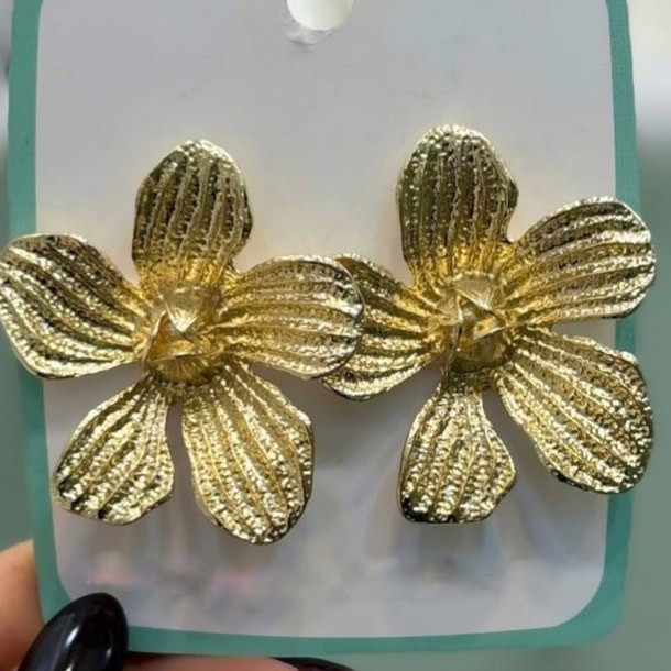 گوشواره آبکاری نقره زنانه طرح گل مینیمال طلایی رنگ ثابت کد gy (پس کرایه)