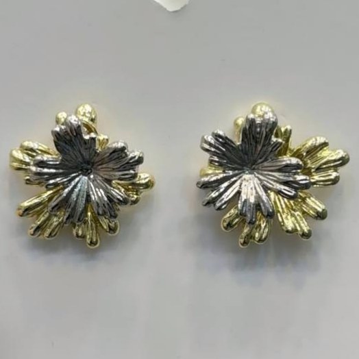 گوشواره آبکاری نقره زنانه طرح گل مینیمال رنگ ثابت کد gy (پس کرایه)