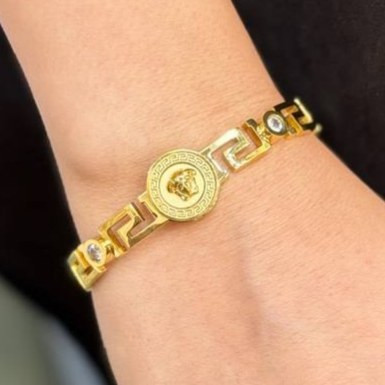 دستبند النگویی و بنگل استیل زنانه طرح ورساچ Versace رنگ ثابت کد gy (پس کرایه)