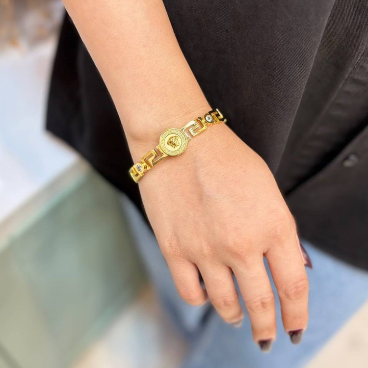 دستبند النگویی و بنگل استیل زنانه طرح ورساچ Versace رنگ ثابت کد gy (پس کرایه)