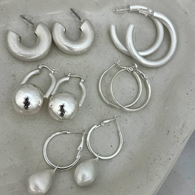 گوشواره آبکاری نقره در تنوع طرح رنگ ثابت کد tj (پس کرایه)