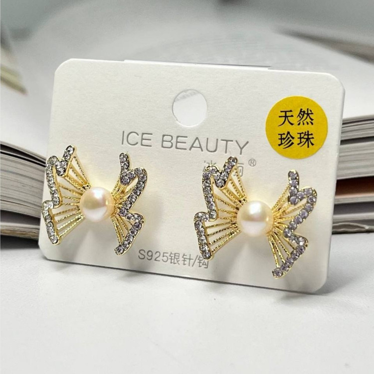 گوشواره طرح جواهری (میخ نقره) طرح گوی سبز تنوع طرح رنگ ثابت کد tk (پس کرایه)