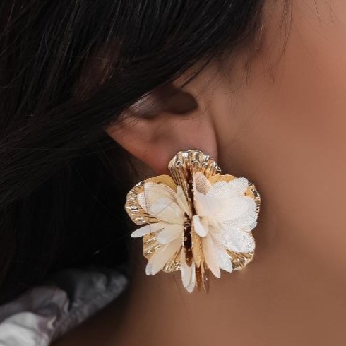 گوشواره آبکاری نقره زنانه طرح گل فشن رنگ ثابت کد tj (پس کرایه)