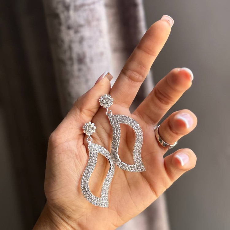گوشواره طرح جواهری طرح تنیسی پروانه فول نگین آویز تنوع طرح رنگ ثابت کد sm (پس کرایه)