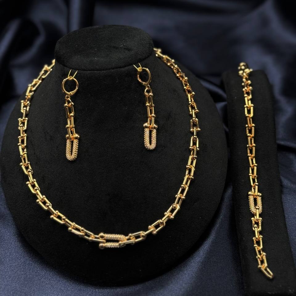نیم ست گردنبند و دستبند و گوشواره طرح جواهری زنانه طرح تیفانی رنگ ثابت کد sm (پس کرایه)