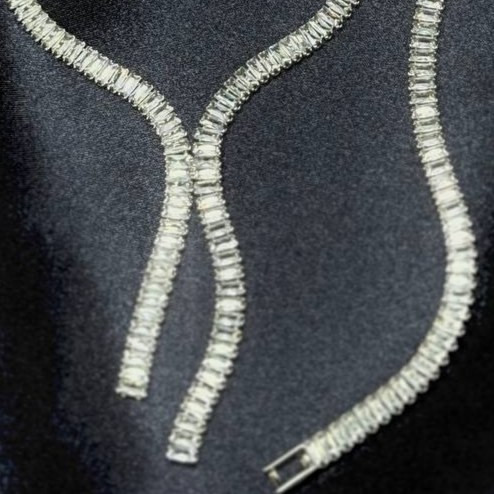 نیم ست گردنبند و دستبند و گوشواره طرح جواهری زنانه طرح تنیسی نگین باگت رنگ ثابت کد sm (پس کرایه)