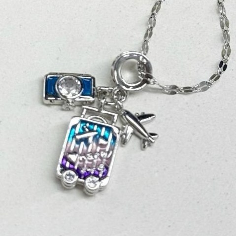 گردنبند و آویز پلاک زنجیر استیل زنانه طرح هواپیما و چمدان رنگ ثابت کد sm  (پس کرایه)