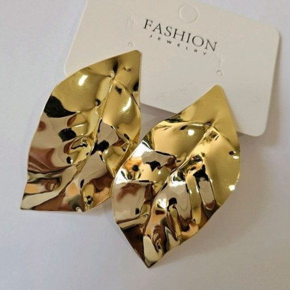 گوشواره زنانه آبکاری نقره طرح برگ چروک رنگ ثابت کد vn (پس کرایه)