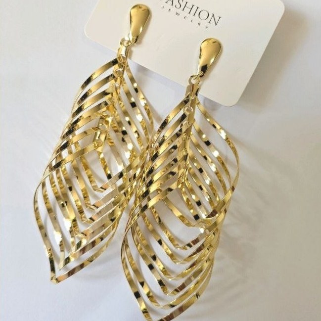 گوشواره زنانه آبکاری نقره طرح برگ تو خالی رنگ ثابت کد vn (پس کرایه)