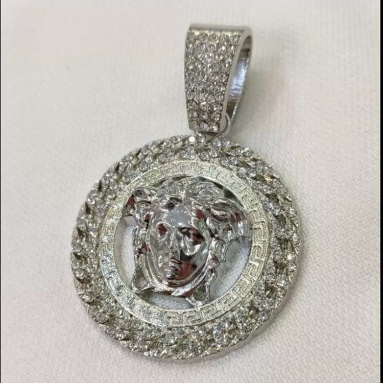 گردنبند و آویز پلاک فول نگین طرح ورساچه Versace رنگ ثابت کد vn (پس کرایه)