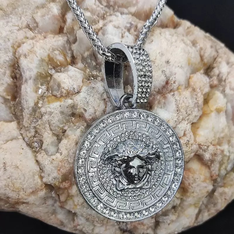 گردنبند و آویز پلاک فول نگین ورساچ Versace رنگ ثابت کد vn (پس کرایه)