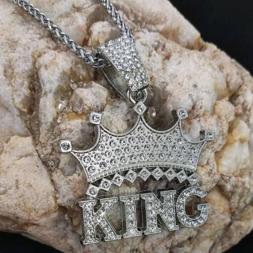 گردنبند و آویز پلاک فول نگین طرح تاج کینگ KING رنگ ثابت کد vn (پس کرایه)