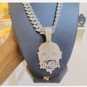 گردنبند و آویز پلاک فول نگین طرح سیمبا SIMBA رنگ ثابت کد vn (پس کرایه)