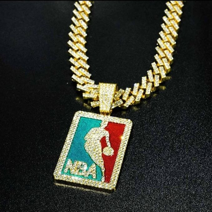 گردنبند و آویز پلاک فول نگین طرح NBA رنگ ثابت کد vn (پس کرایه)