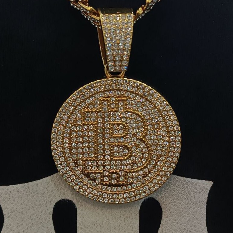 گردنبند و آویز پلاک فول نگین طرح بیت کوین BITCOIEN رنگ ثابت کد vn (پس کرایه)