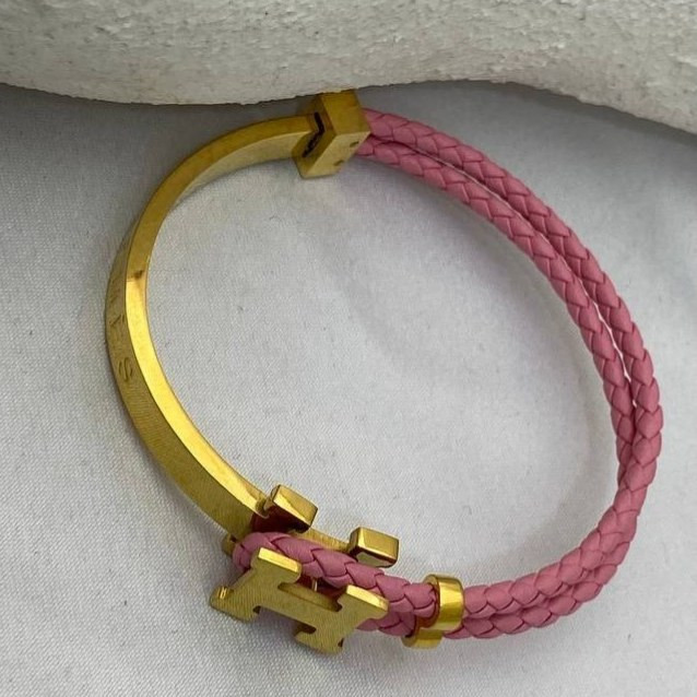 دستبند چرمی قفل و پلاک استیل طرح هرمس Hermes رنگ ثابت کد tj (پس کرایه)