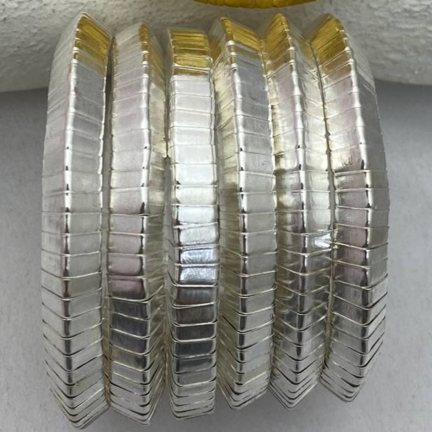 دستبند زنانه آبکاری نقره طرح منعطف رنگ ثابت کد tj (پس کرایه)