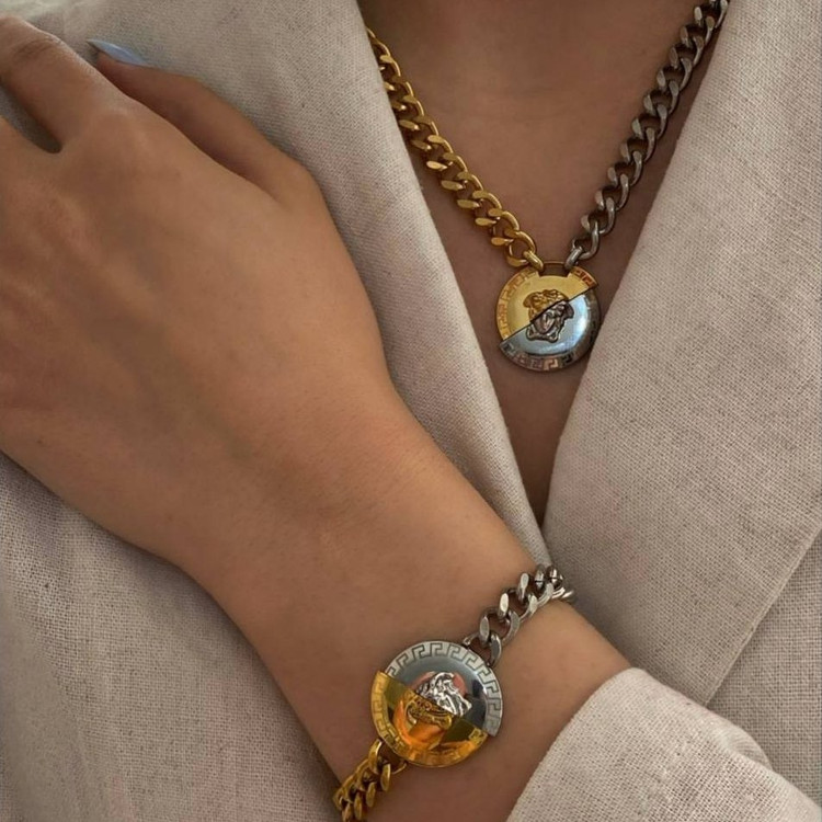 نیم ست گردنبند و دستبند استیل زنانه طرح ورساچه Versace طلایی نقره ای رنگ ثابت کد tj (پس کرایه)