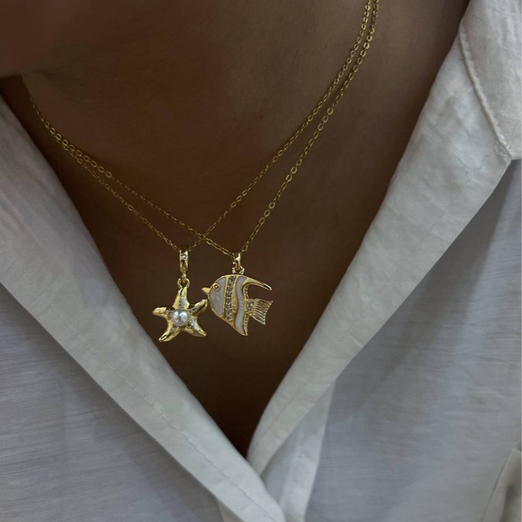 گردنبند و آویز پلاک آبکاری نقره طرح مار و حرف H نگین تنوع طرح رنگ ثابت کد tj (پس کرایه)