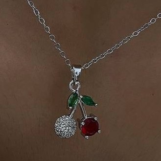 گردنبند و آویز پلاک آبکاری نقره طرح آلبالو و گیلاس نگین تنوع طرح رنگ ثابت کد tj  (پس کرایه)
