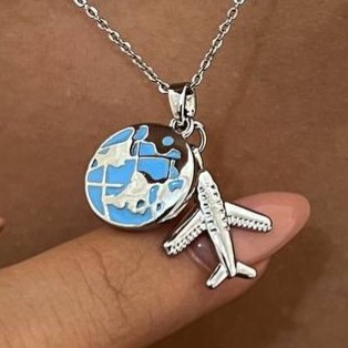 گردنبند و آویز پلاک آبکاری نقره طرح هواپیما و کره تنوع طرح رنگ ثابت کد tj  (پس کرایه)
