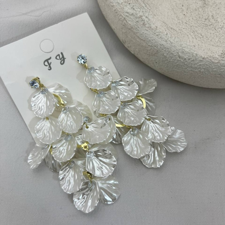 گوشواره آبکاری نقره طرح پاپیون مرواریدی تنوع طرح رنگ ثابت کد tj (پس کرایه)