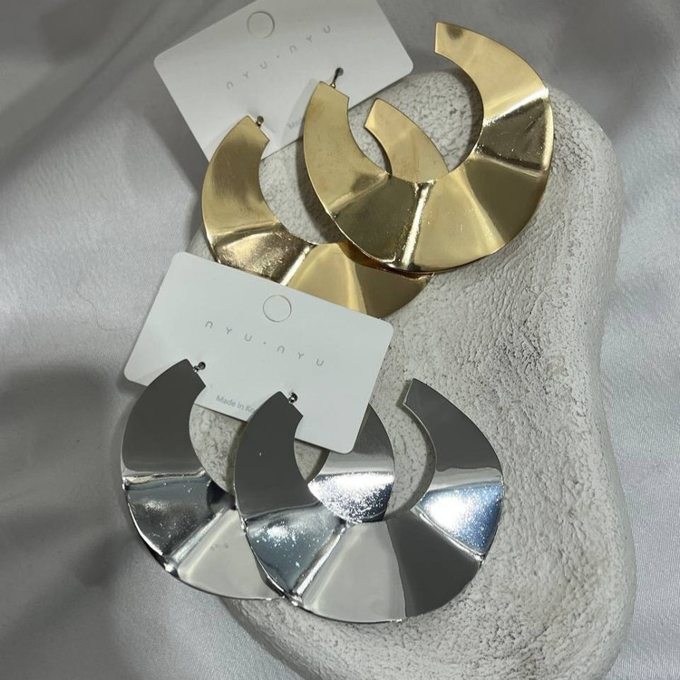 گوشواره آبکاری نقره طرح نیم دایره پهن رنگ ثابت کد tj (پس کرایه)