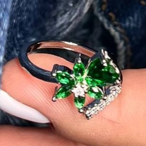 انگشتر زنانه آبکاری نقره طرح گل و قلب نگین رنگ ثابت کد tk (پس کرایه)