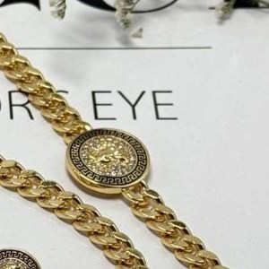 نیم ست گردنبند و دستبند و گوشواره طرح جواهری طرح ترکیبی کارتیر و ورساچه Versace نگین رنگ ثابت کد sm (پس کرایه)