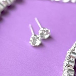 نیم ست گردنبند و دستبند و گوشواره طرح جواهری تنیسی رنگ ثابت کد sm (پس کرایه)