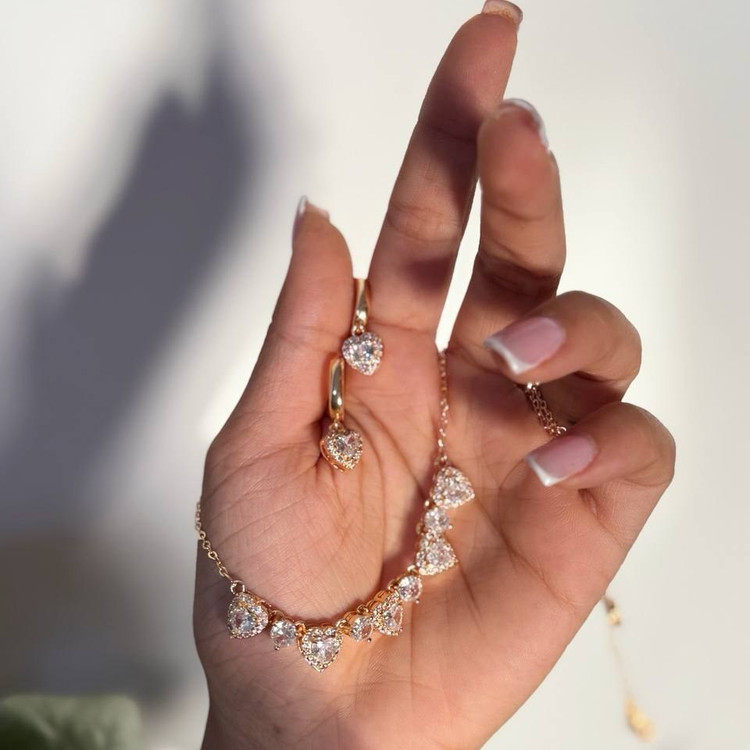 نیم ست گردنبند و گوشواره طرح قلب و دایره نگین رنگ ثابت کد sm (پس کرایه)