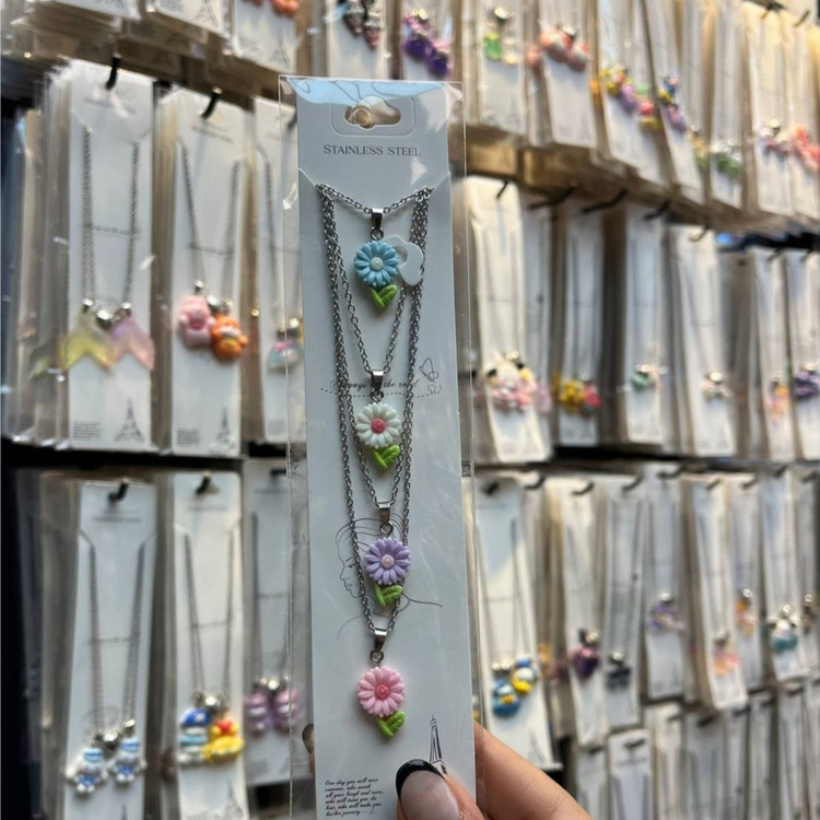 گردنبند ست دوستی و ست کاپلی 4 نفره طرح فانتزی کارتونی تنوع طرح رنگبندی رنگ ثابت کد hm (پس کرایه)