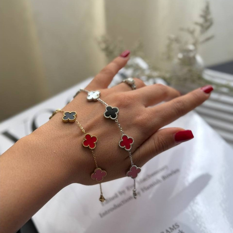 دستبند استیل زنانه طرح گل ونکلیف Vancleef نگین رنگی رنگ ثابت کد sm (پس کرایه)