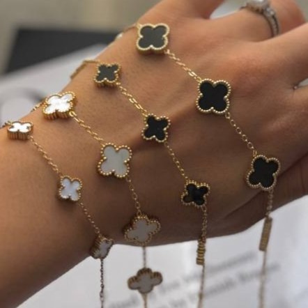 دستبند استیل زنانه طرح گل ونکلیف Vancleef رنگی تنوع رنگ رنگ ثابت کد sm (پس کرایه)