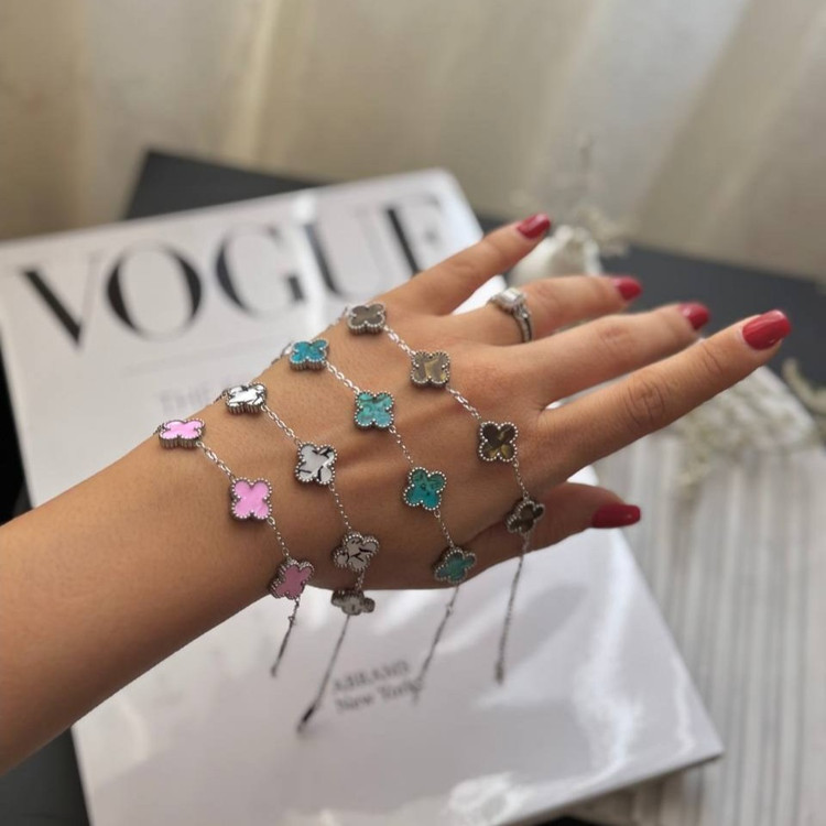 دستبند استیل زنانه طرح گل ونکلیف Vancleef رنگی تنوع رنگ رنگ ثابت کد sm (پس کرایه)