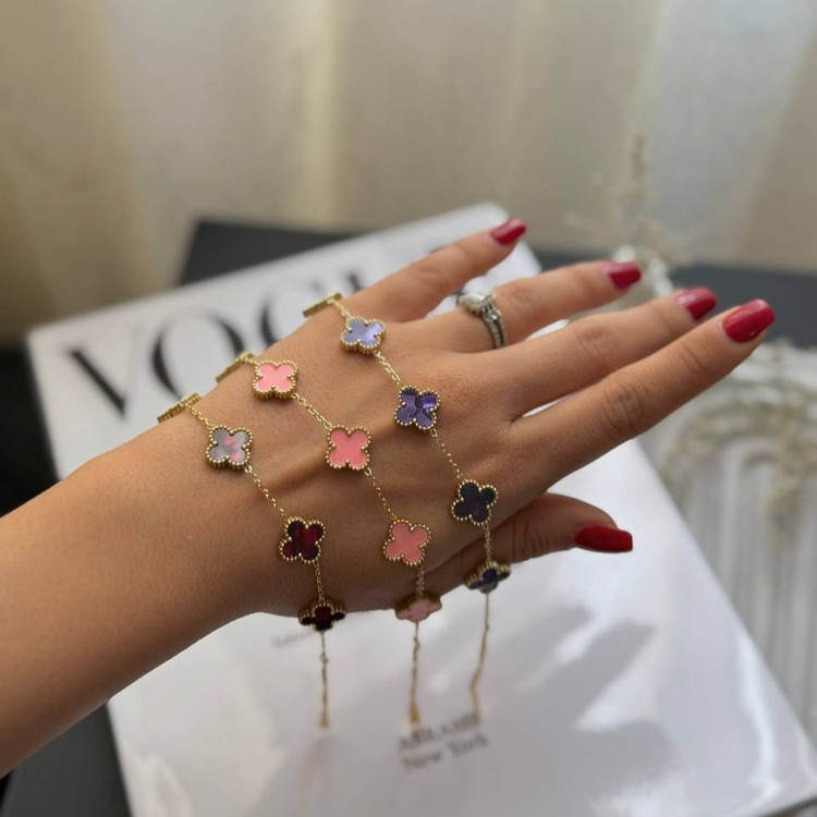 دستبند استیل زنانه طرح گل ونکلیف Vancleef رنگی تنوع رنگ رنگ ثابت کد sm (پس کرایه)