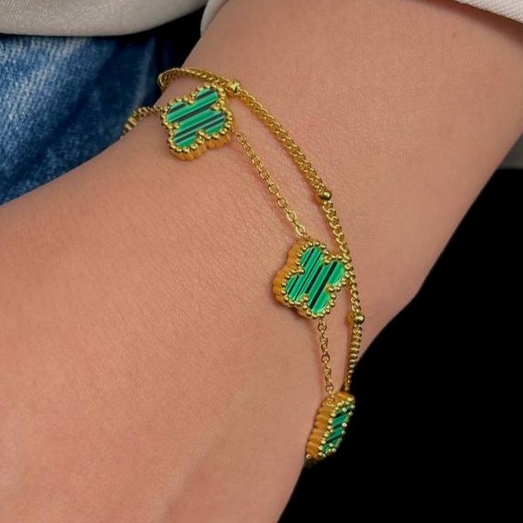 دستبند استیل زنانه طرح گل ونکلیف Vancleef دو لاین سبز و سفید رنگ ثابت کد tk