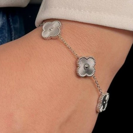 دستبند استیل زنانه طرح گل ونکلیف Vancleef نقره ای رنگ ثابت کد tk