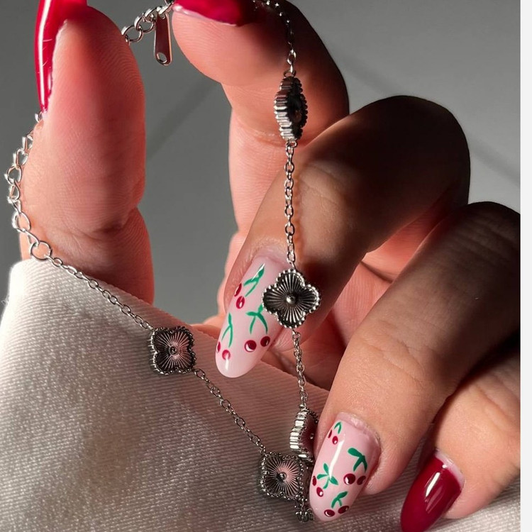 دستبند استیل زنانه طرح گل ونکلیف Vancleef نقره ای رنگ ثابت کد tk