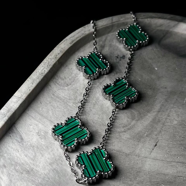دستبند استیل زنانه طرح گل ونکلیف Vancleef سبز و قرمز رنگ ثابت کد tk