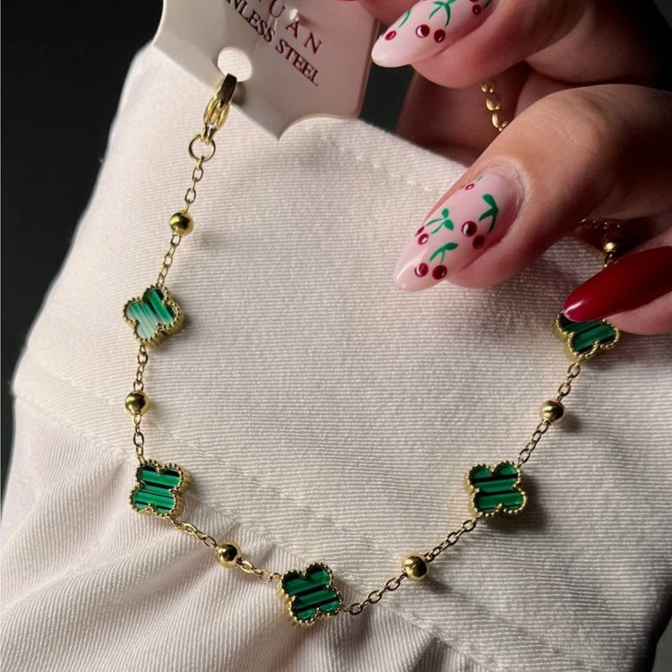 دستبند استیل زنانه طرح گل ونکلیف Vancleef سبز و قرمز رنگ ثابت کد tk