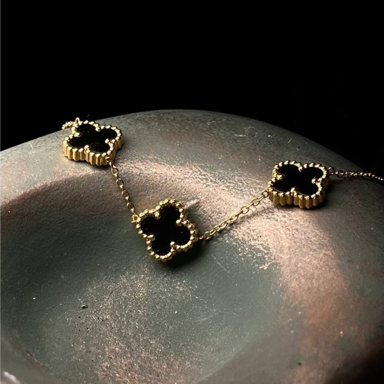 دستبند استیل زنانه طرح گل ونکلیف Vancleef مشکی و سفید رنگ ثابت کد tk