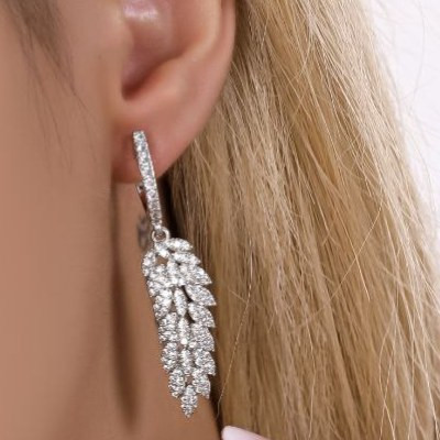 گوشواره طرح جواهری زنانه طرح گندمی نگین رنگ ثابت کد mp