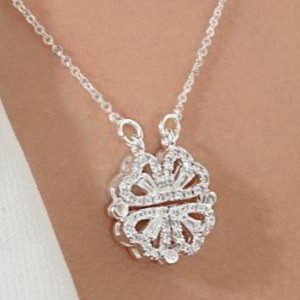 گردنبند و آویز پلاک آبکاری نقره طرح گل نگین تنوع طرح رنگ ثابت کد mp