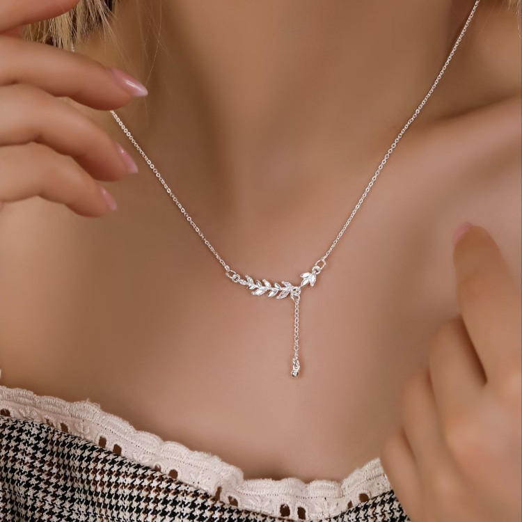 گردنبند و آویز پلاک آبکاری نقره طرح ماه ستاره آویز نگین تنوع طرح رنگ ثابت کد mp