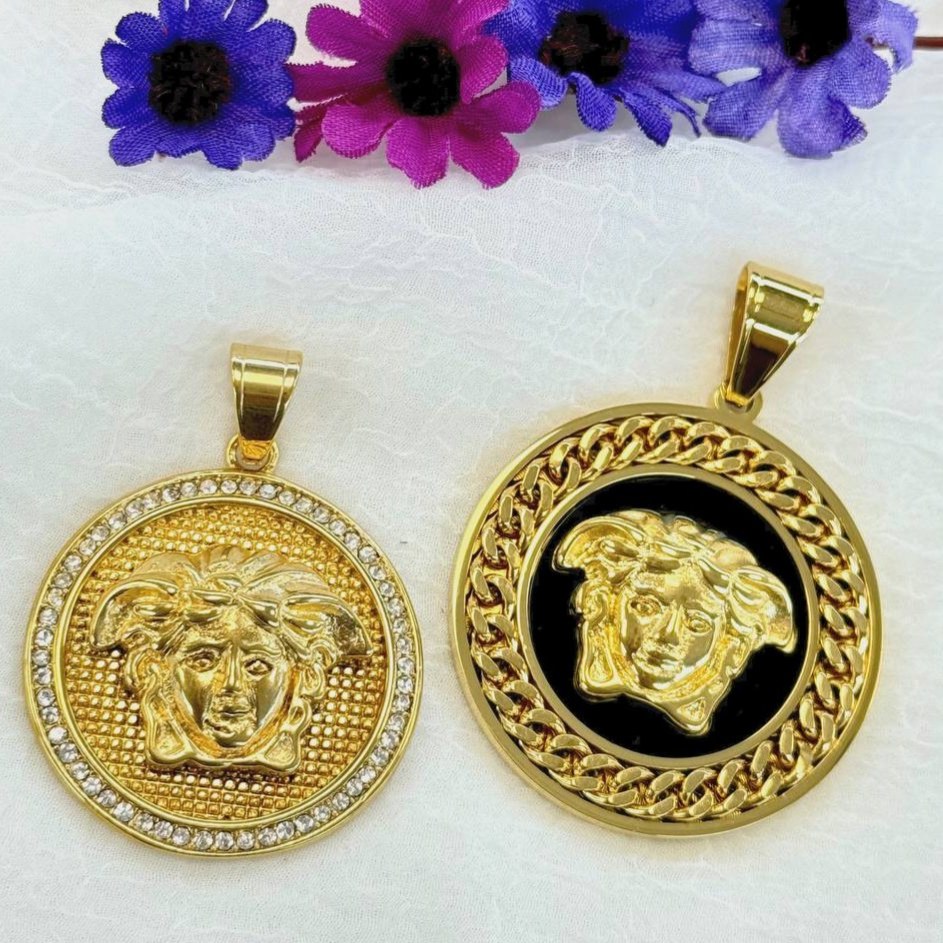 گردنبند و آویز پلاک استیل مردانه طرح ورساچه Versace  تنوع طرح و رنگ رنگ ثابت کد sm
