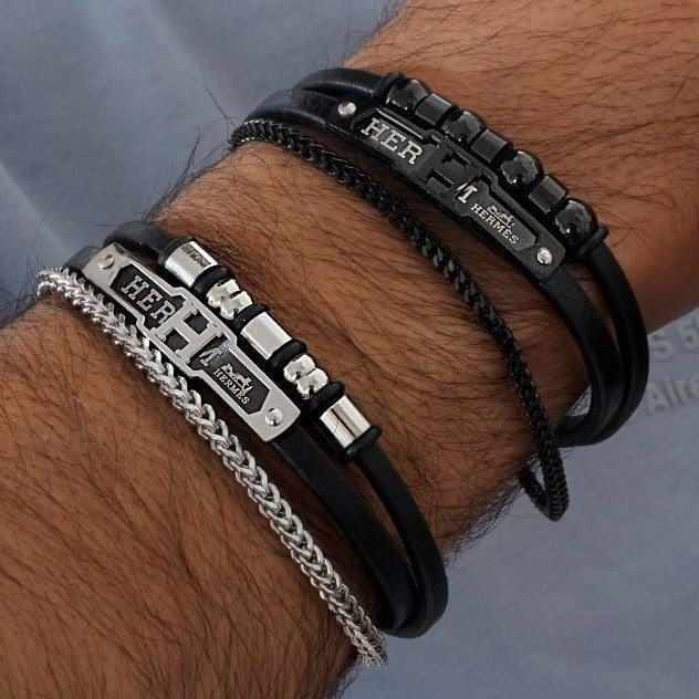 دستبند بند چرمی قفل استیل ورساچه Versace سه لاین در تنوع طرح کیفیت چرم عالی رنگ ثابت کد mp